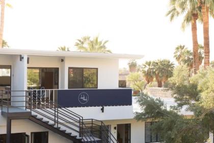 Holiday House Palm Springs - image 4