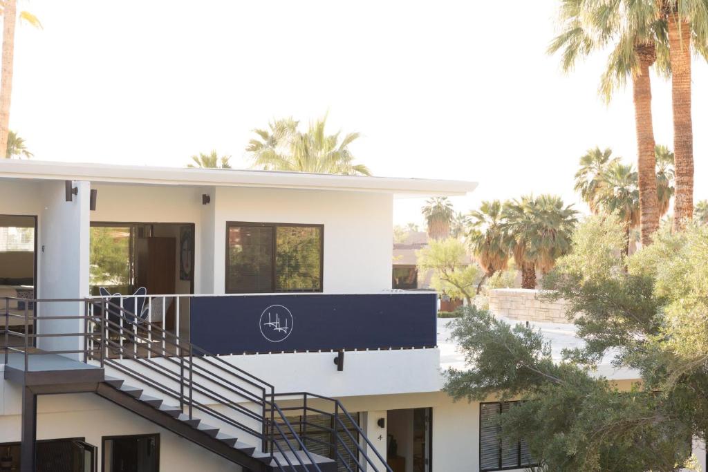 Holiday House Palm Springs - image 4