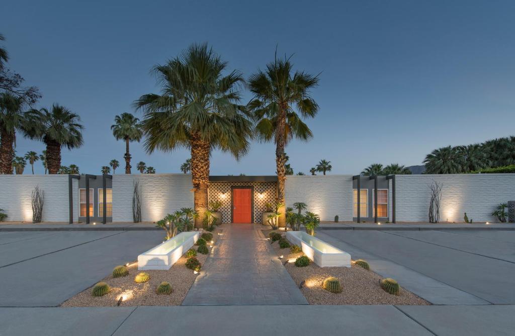 the Weekend Palm Springs - main image