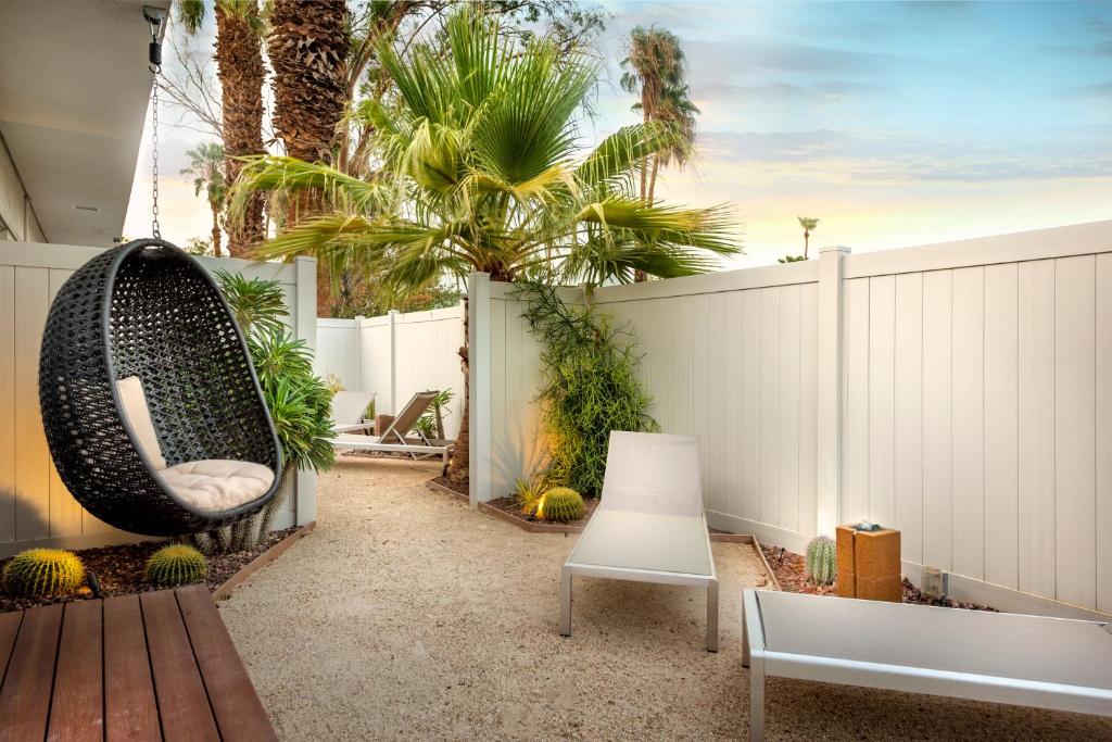 the Weekend Palm Springs - image 2