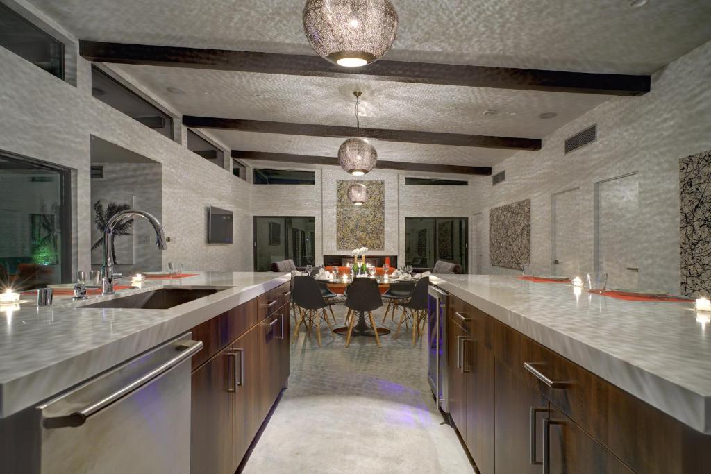 Best in Palm Springs • Featured in Dwell • 5 Bedrooms & All En Suite Baths - image 2