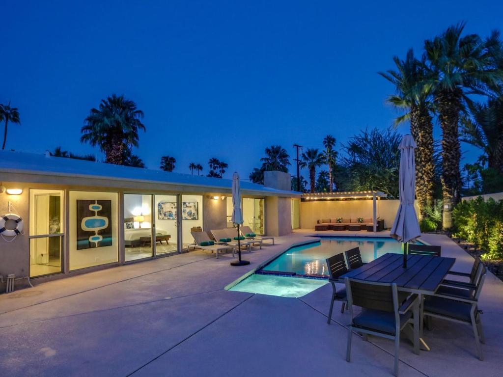 Movie Colony Palms - main image