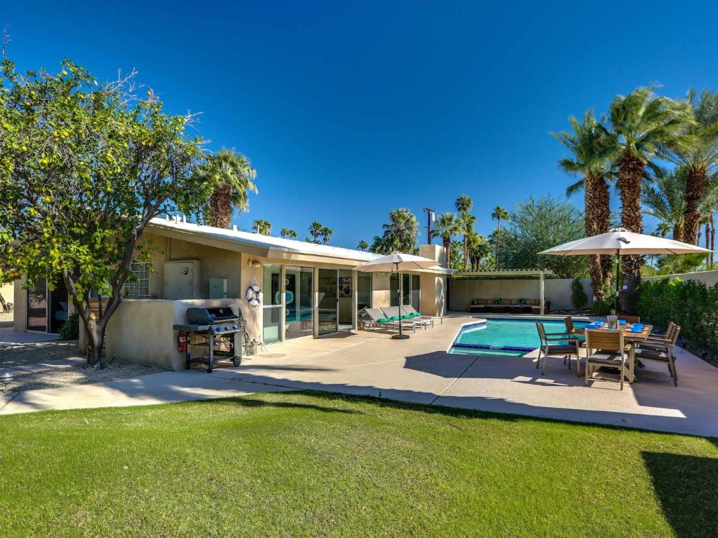 Movie Colony Palms - image 3