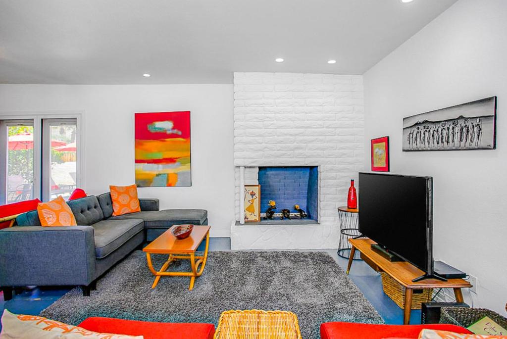 Movie Colony Pool Retreat - image 6