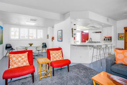 Movie Colony Pool Retreat - image 7