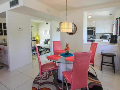 Sagewood Mid-Century Delight Condo - image 4