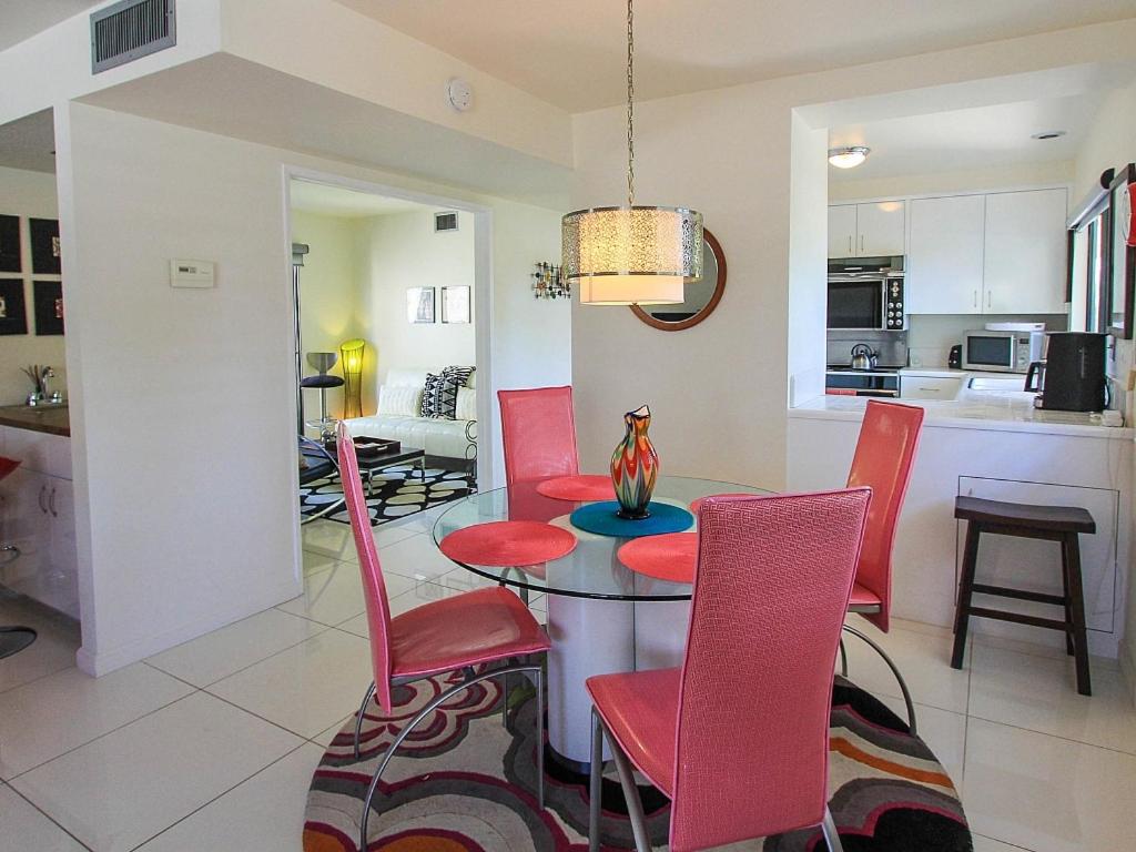 Sagewood Mid-Century Delight Condo - image 4