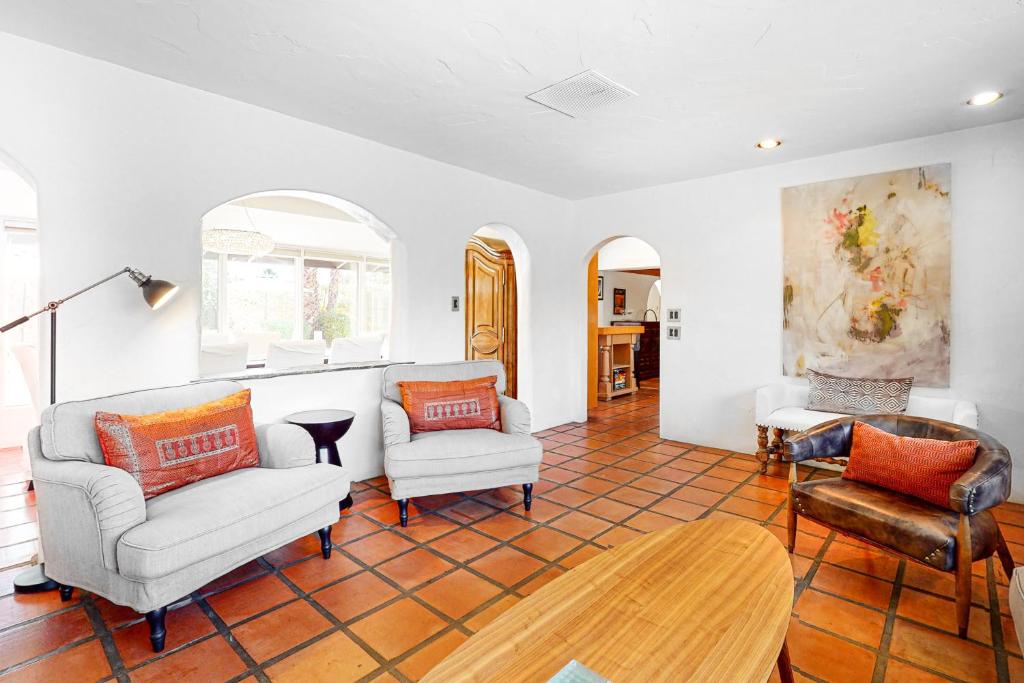 Spanish Hideaway - image 4