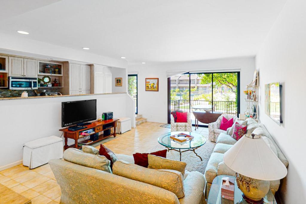 Midtown Mountain View Villa - image 4