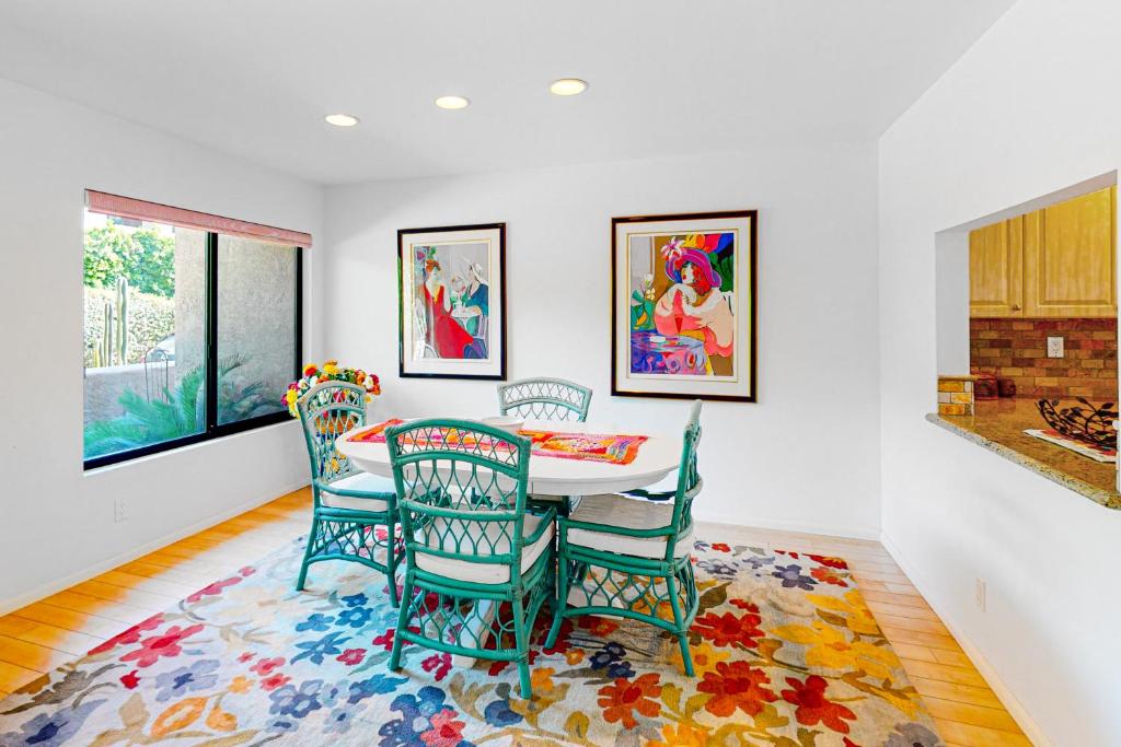 Midtown Mountain View Villa - image 5