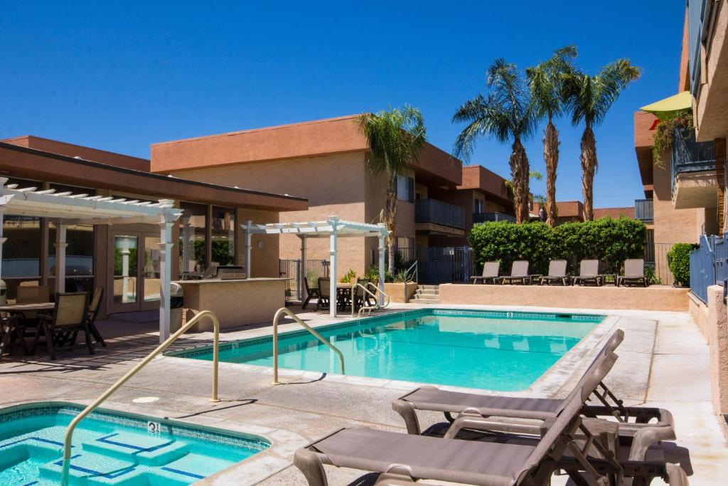 Palm Springs Sunrise Condo - main image