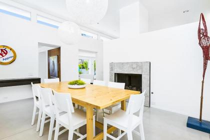 Las Palmas Contemporary - image 10