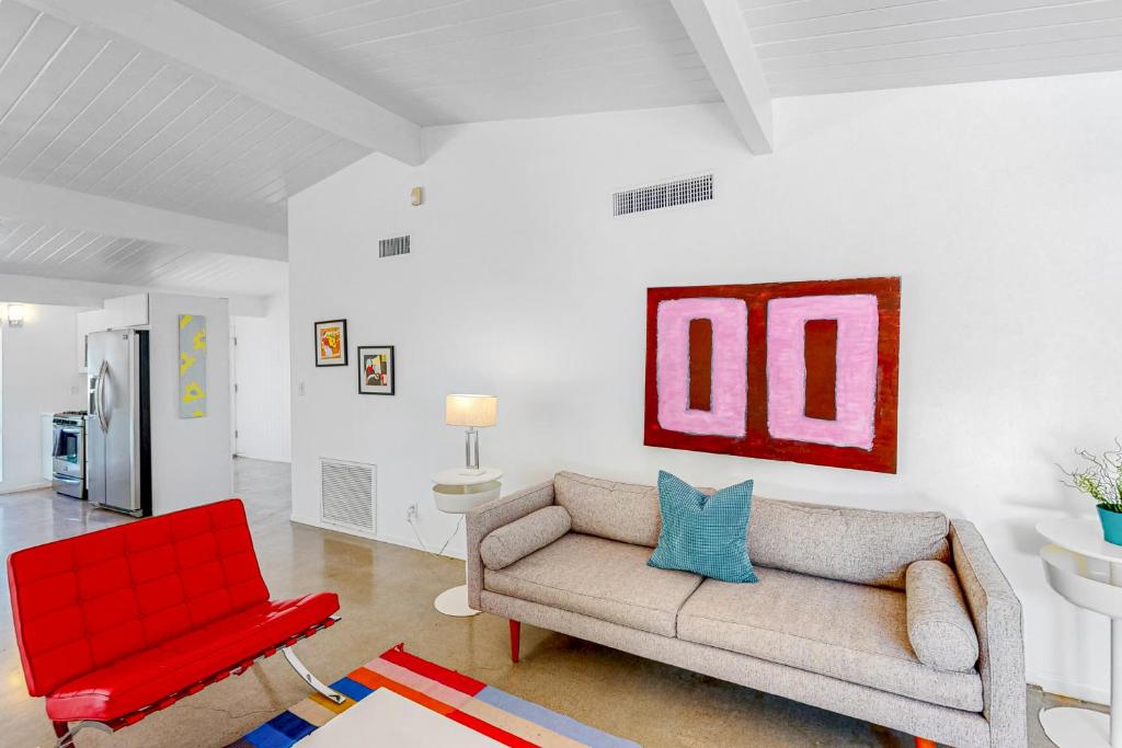 Palm Springs Midcentury Alexander - image 4