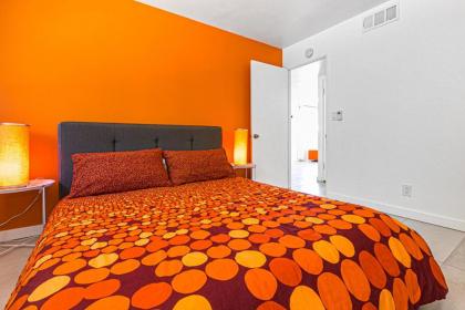 Palm Springs Gem - image 16