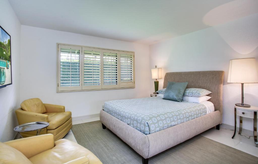South Palm Springs Paradise - image 4