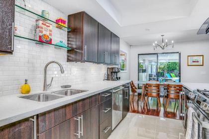 Tahquitz Modern Oasis - image 11