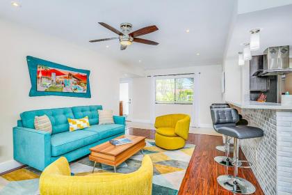 Tahquitz Modern Oasis - image 12