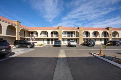 OYO Hotel Palmdale - Antelope Valley - image 4