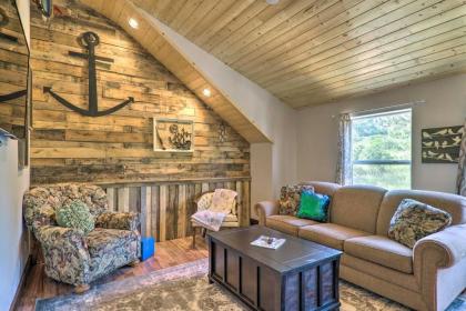Charming Apt 1 Mile from Palmer Lake - Near USAFA! - image 9