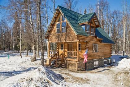 Cozy Palmer Log Cabin Close to Matanuska River!
