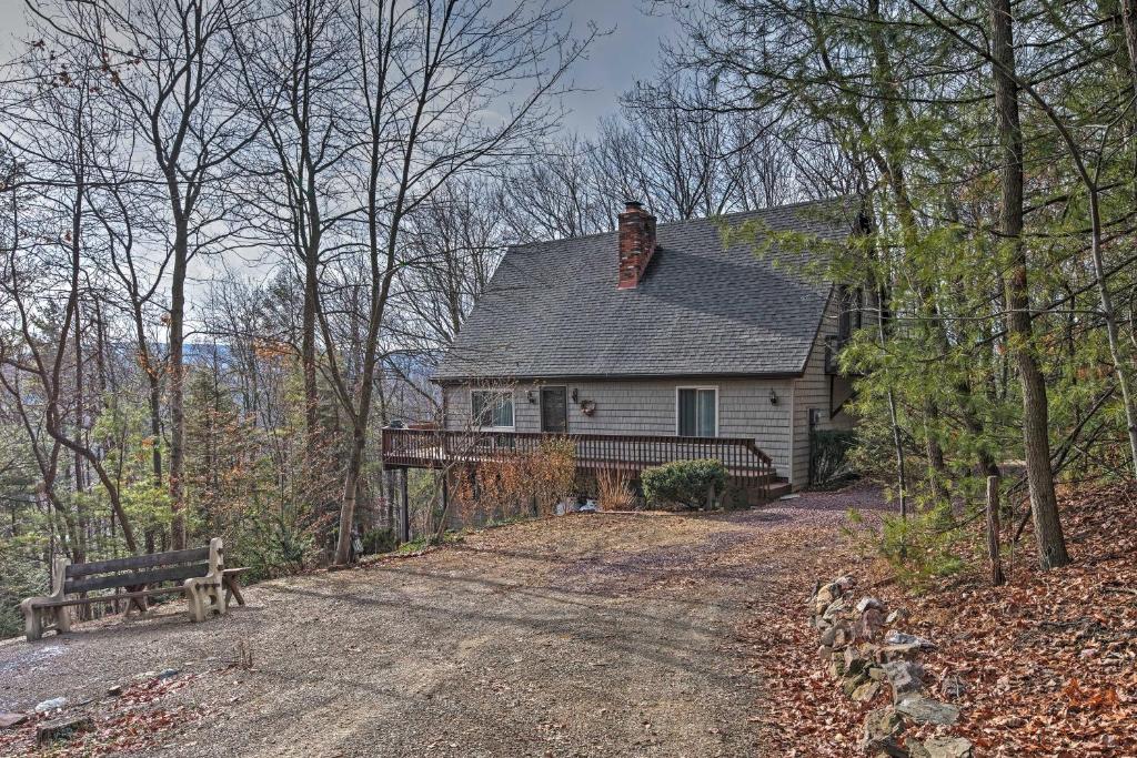 Palmerton Home on 3 Acres - 5 Mi to Blue Mountain! - main image