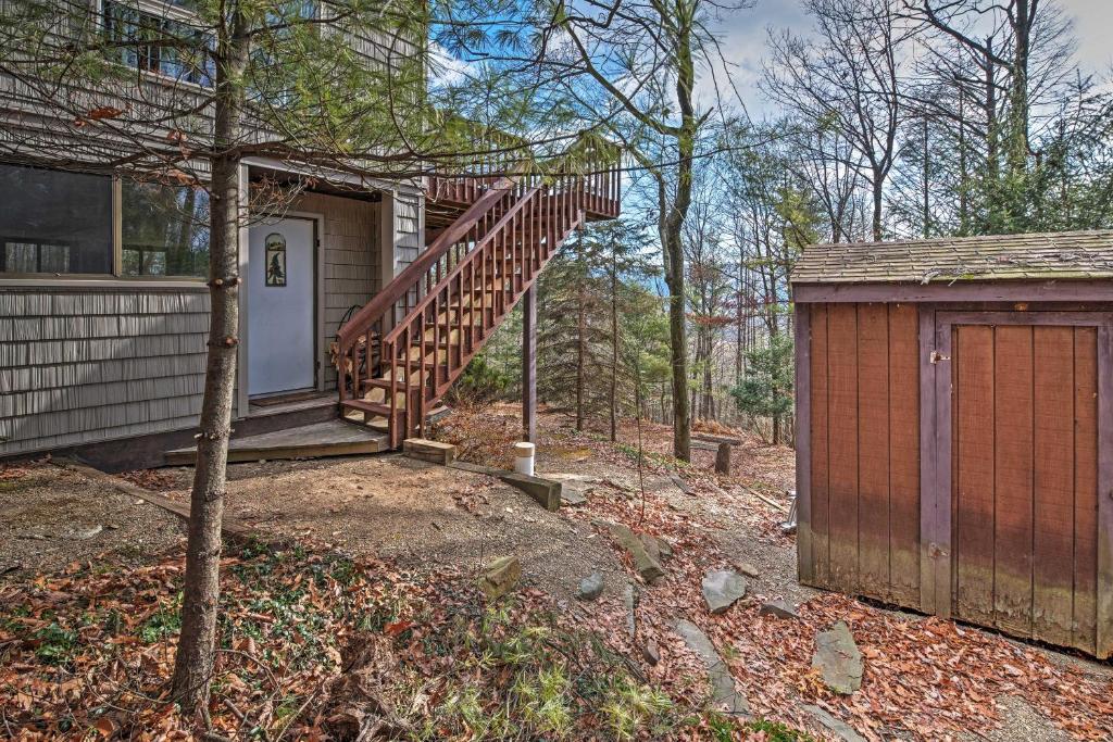 Palmerton Home on 3 Acres - 5 Mi to Blue Mountain! - image 3