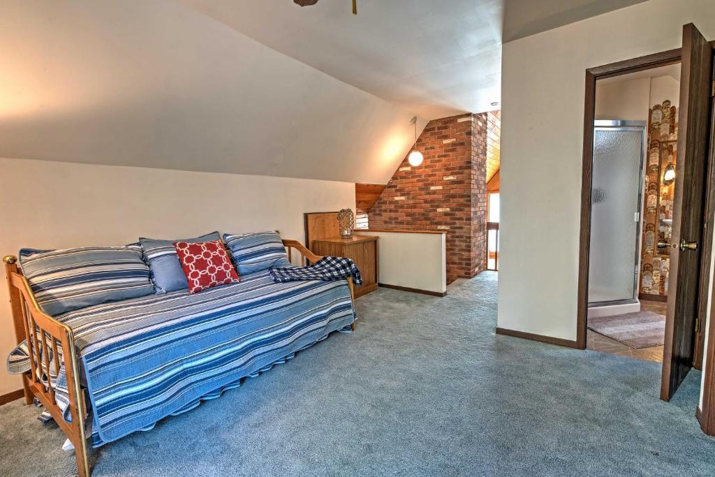 Palmerton Home on 3 Acres - 5 Mi to Blue Mountain! - image 5