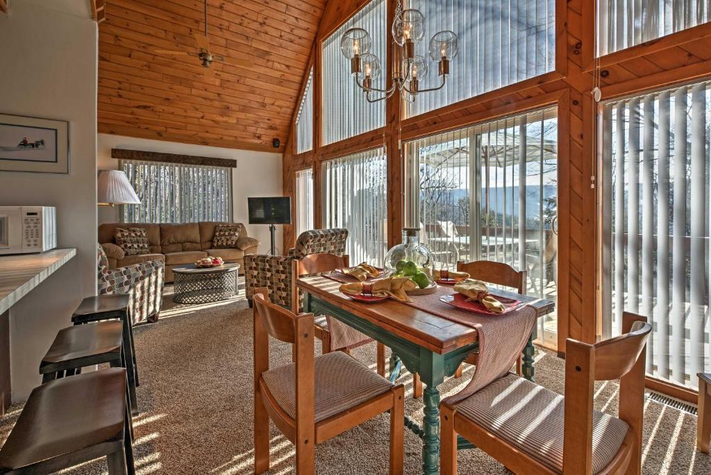 Palmerton Home on 3 Acres - 5 Mi to Blue Mountain! - image 7