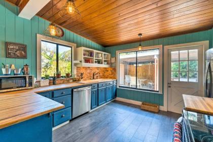 Breezy Garden-Level Home Less Than 2Mi to Riverwalk! - image 4