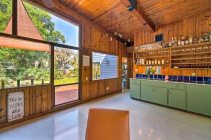 Breezy Garden-Level Home Less Than 2Mi to Riverwalk! - image 8