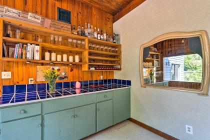 Breezy Garden-Level Home Less Than 2Mi to Riverwalk! - image 9
