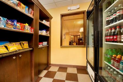 Hampton Inn Pampa - image 14