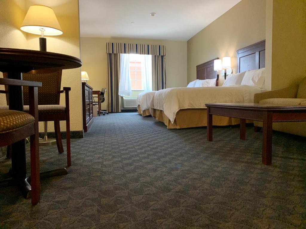 Holiday Inn Express Hotel & Suites Pampa an IHG Hotel - image 4