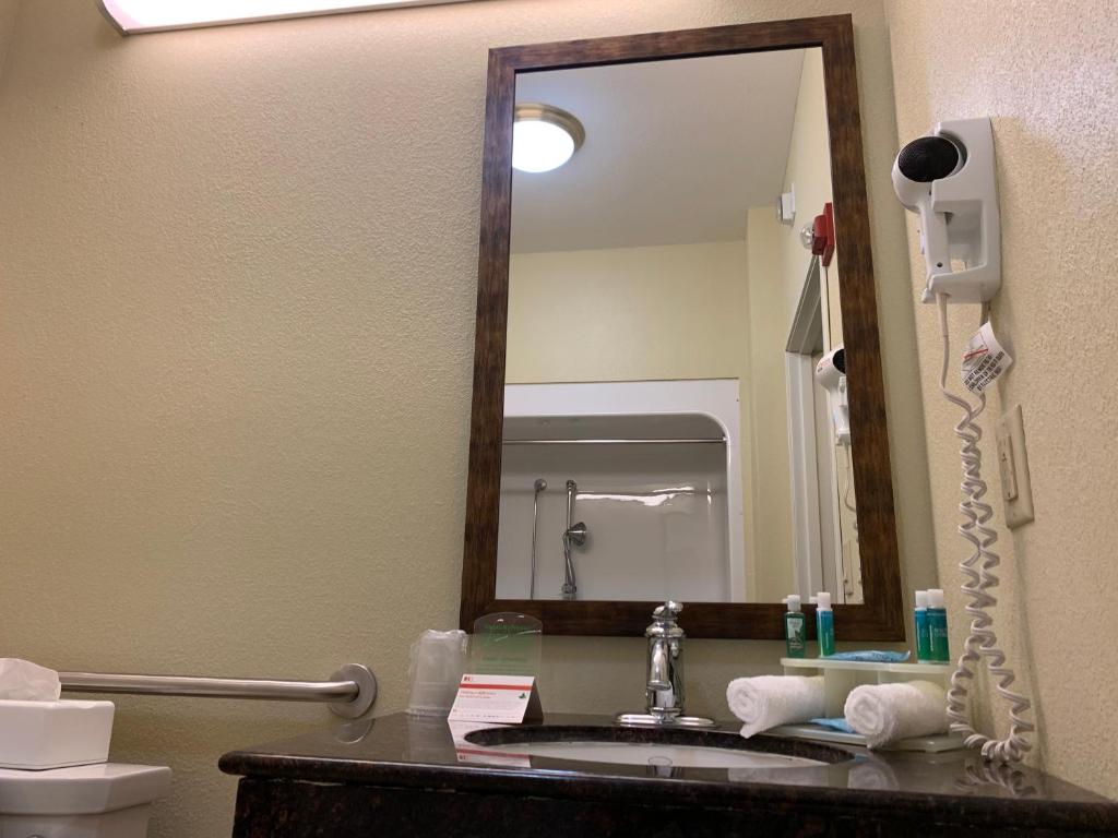 Holiday Inn Express Hotel & Suites Pampa an IHG Hotel - image 7