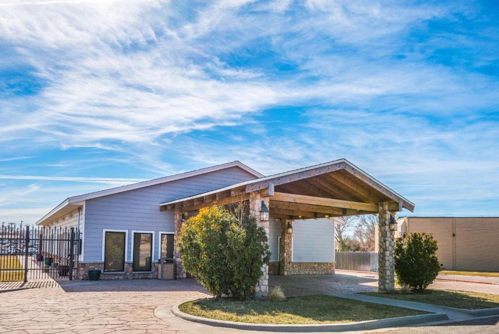 AmericInn by Wyndham Pampa Event Center - main image