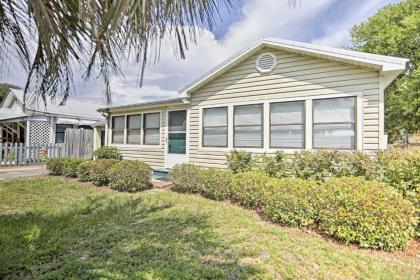 Charming Panama City Home with Deck 1 Block to Beach
