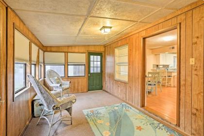 Charming Panama City Home with Deck 1 Block to Beach - image 5