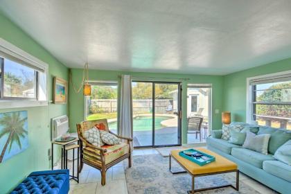 Coastal PCB Cottage with Pool and BBQ 1Block to Beach