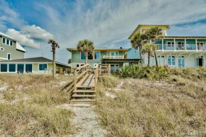 Sandy Bottoms - Fabulous West End Beach House & Hot Tub! - image 3