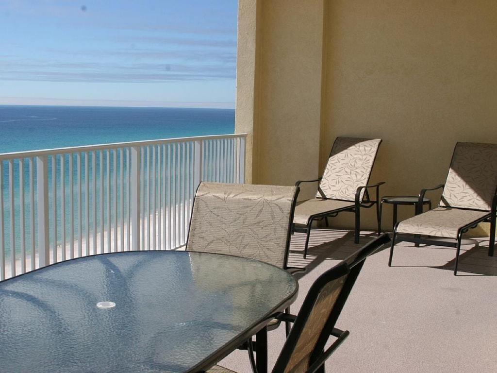 Deja Blue Beautiful 2br 2ba Beach front with Amazing Views - image 2