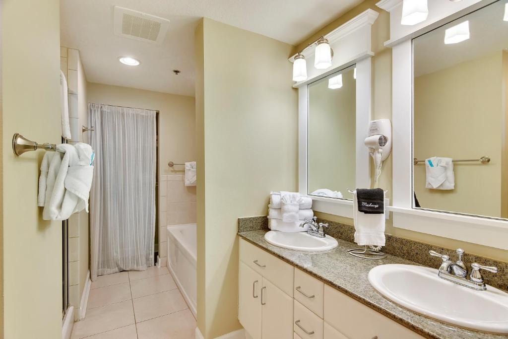 Grand Panama Beach Resort #406-1 by Book That Condo - image 4