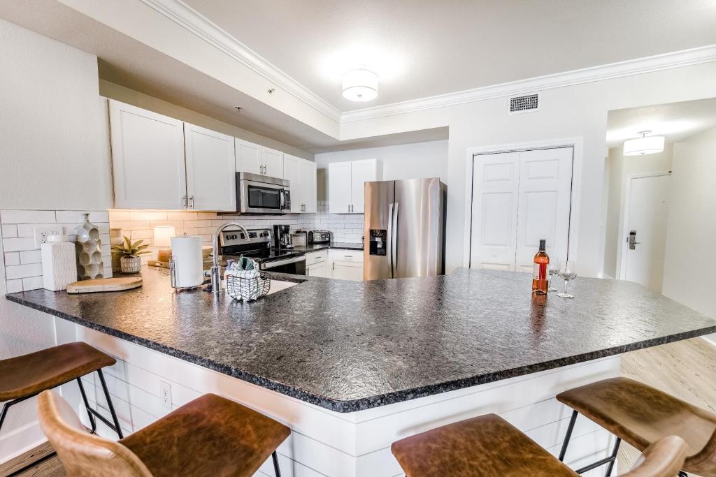 Tidewater 1802-Spectacular 3BD Beach Condo Pools ArcadeHotTubs - image 7