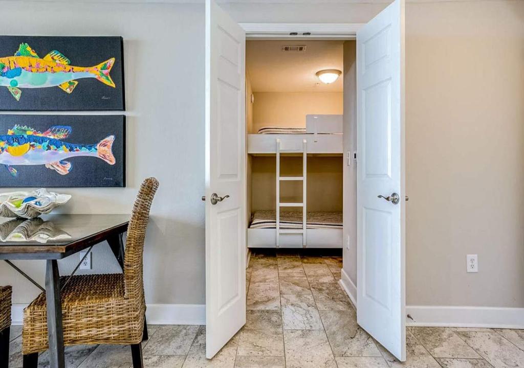 Tidewater Beach Resort By MC Luxury Rentals - image 4
