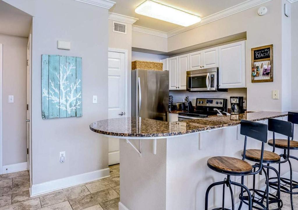 Tidewater Beach Resort By MC Luxury Rentals - image 5