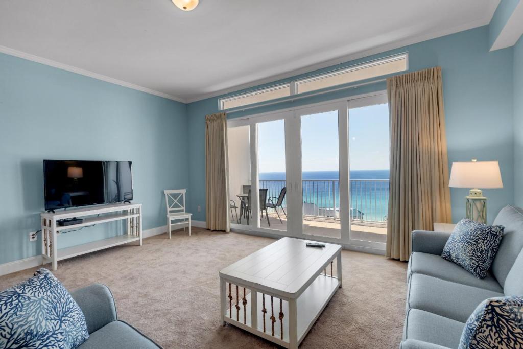 Laketown Wharf 2017 by RealJoy Vacations - main image