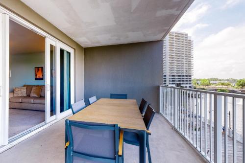 Laketown Wharf 212 - main image