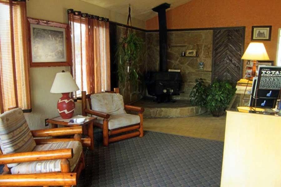 Color Country Motel - image 3