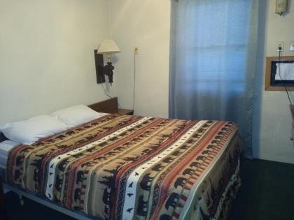 Bryce Canyon Motel - image 11