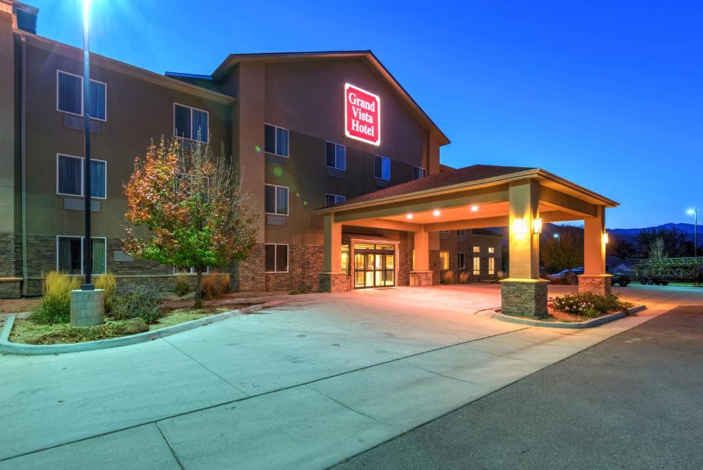 Grand Vista Hotel Parachute - main image