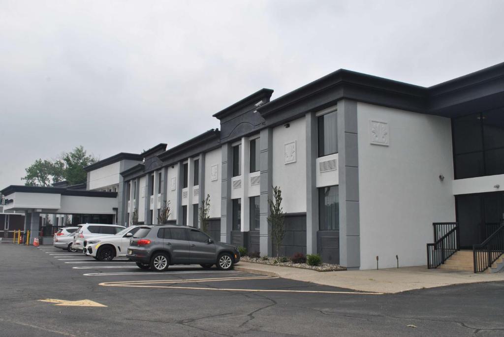 Best Western Paramus Hotel & Suites - image 2